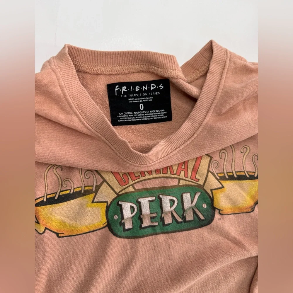 Friends crewneck, peach color, size 0 (equivalent to L) - Picture 2 of 3